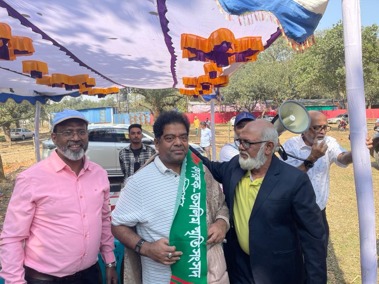 Club's President Mohammed Sujauddin Receiving a Gift at ESS Family Meet Up 2025