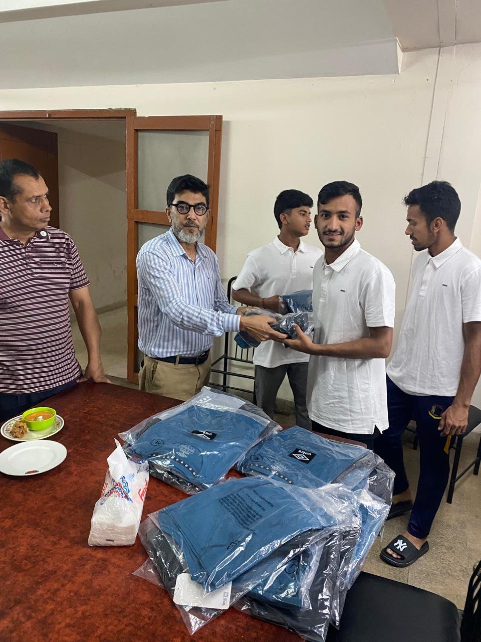 Cricket Team and Team Members receiving gifts | Citizen Bank Third Division Cricket League 2025