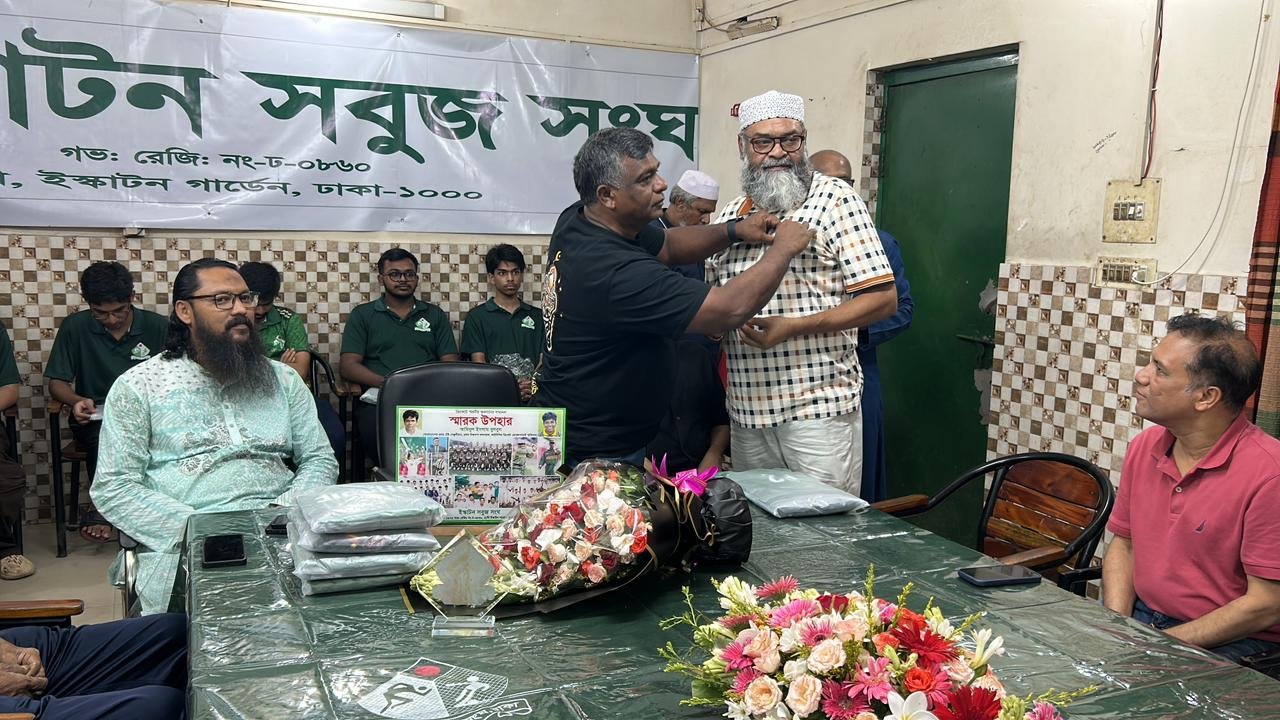 Club Badge souvenir distribution